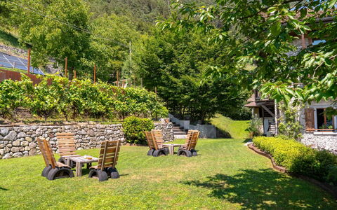 La Meridiana: Arbuste, Jardin, Couverture De Sol, Chaîne De Montagnes, Vallée, Eco Hôtel, Ombre, Mobilier De Jardin, Pelouse