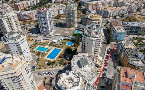 Excellent Seafront & Seaview: Bâtiment, Skyscraper, Appartement, Zone Urbaine, Ville, Zone Métropolitaine, Quartier, Zone Résidentielle, Condominium