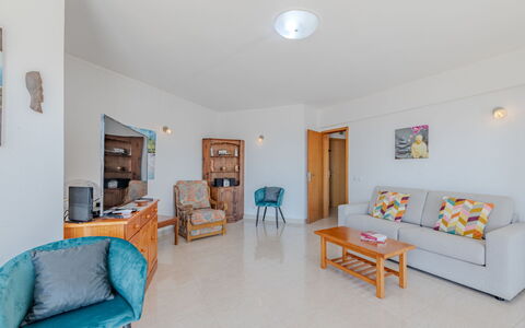 Excellent Seafront & Seaview: Sol, Design Intérieur, Sol, Meubles, Plafond, Appartement, Chaise, Salon, Table Cuisine Et Salle A Manger