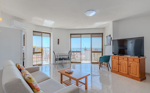Excellent Seafront & Seaview: Appartement, Mer, Balcon, Condominium, Dur, Tache De Bois, Hôtel