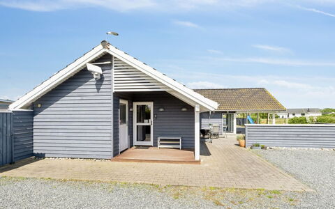 Edzard - 800M from the Sea: Herbe, Maison, Toit, Chalet, Domicile, Arbuste, Ferme, Lot Terre, Zone Rurale