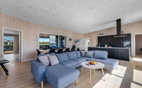Marius - 400M from the Sea: Bois, Domicile, Parquet, Dur, Planche, Salon, Matériau Naturel, Conception, Tache De Bois