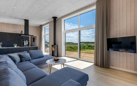 Marius - 400M from the Sea: Bois, Sol, Sol, Salon, Plafond, Parquet, Canapé, Appartement, Dur