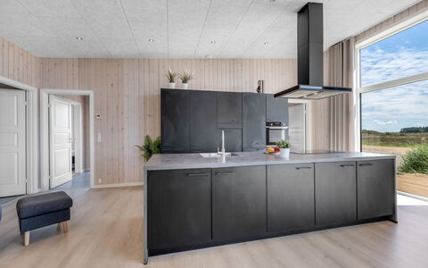 Marius - 400M from the Sea: Cuisine, Sol, Comptoir, Bois, Sol, Design Intérieur, Cabinetry, Appareil De Cuisine, Meubles, Plafond