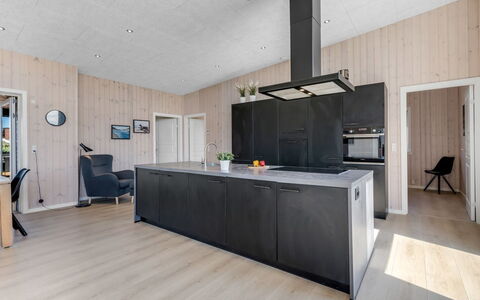 Marius - 400M from the Sea: Cuisine, Bois, Sol, Comptoir, Plafond, Sol, Parquet, Design Intérieur, Meubles, Cabinetry