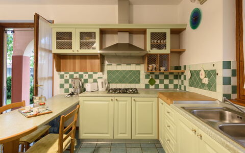 Le Rose di Rosanna: Cabinetry, Evier, Comptoir, Meubles, Propriété, Évier, Robinet, Bleu, Cuisine, Bois