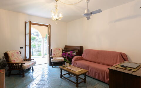 Le Rose di Rosanna: Meubles, Propriété, Canapé, Bâtiment, Design Intérieur, Table, Bois, Plante, Sol, Sol