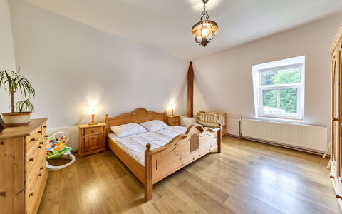 Desná V Jizerských Horách 841: Bois, Sol, Plafond, Chambre, Design Intérieur, Sol, Parquet, Lit, Pièce, Drap De Lit