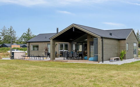 Henke - 475M from the Sea: Maison, Domicile, Zone Résidentielle, Chalet, Siding, Biens, Allée, Cour