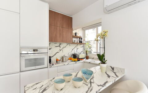 Charca Iii: Cabinetry, Propriété, Meubles, Comptoir, Design Intérieur, Vaisselle, Architecture, Cuisinière, Maison, Plante