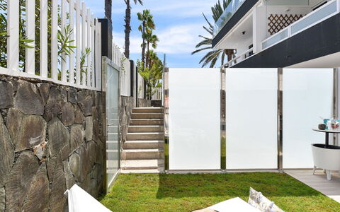 Charca Iii: Propriété, Bâtiment, Ciel, Nuage, Table, Design Intérieur, Design Urbain, Mobilier De Jardin, Ombre, Immobilier