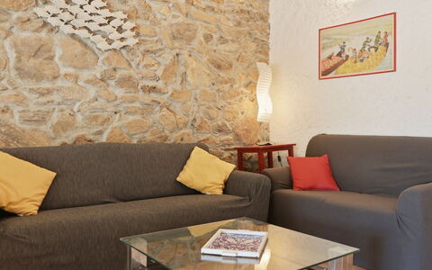 La Casa dei Nonni: Meubles, Mur, Design Intérieur, Canapé, Sol, Bois, Sol, Salon, Pièce, Éclairage