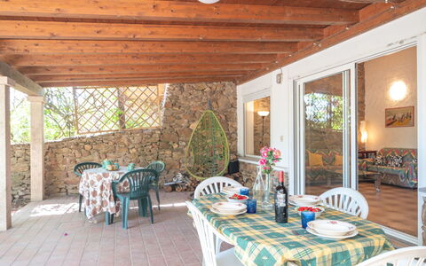 La Casa dei Nonni: Table, Meubles, Propriété, Chaise, Design Intérieur, Décoration, Nappe De Table, Bâtiment, Immobilier, Ombre