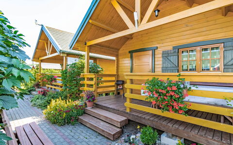 Zacisze Bałtyku: Fleur, Plante, Propriété, Bâtiment, Fenêtre, Bois, Porche, Maison, Ombre, Mobilier De Jardin