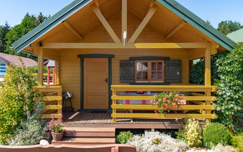 Zacisze Bałtyku: Plante, Fleur, Ciel, Fenêtre, Bois, Arbre, Bâtiment, Ombre, Chalet, Maison