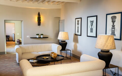 Appartamento Vagnucci: Cadre, Meubles, Propriété, Canapé, Table, Confort, Lampe, Design Intérieur, Bois, Éclairage