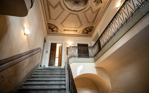 Appartamento Vagnucci: Propriété, Bâtiment, Design Intérieur, Escaliers, Architecture, Bois, Fenêtre, Maison, Plafond, Symétrie