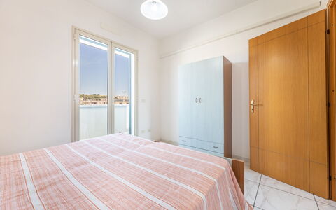 Apartment Balcony Sea View - Gallipoli: Meubles, Propriété, Bâtiment, Bois, Fenêtre, Design Intérieur, Confort, Sol, Sol