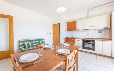 Apartment Balcony Sea View - Gallipoli: Meubles, Cabinetry, Table, Comptoir, Bois, Chaise, Appareil De Cuisine, Sol, Sol, Tache De Bois