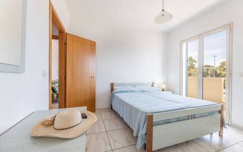 Apartment Balcony Sea View - Gallipoli: Meubles, Propriété, Bleu Azur, Bois, Confort, Fenêtre, Éclairage, Design Intérieur, Sol