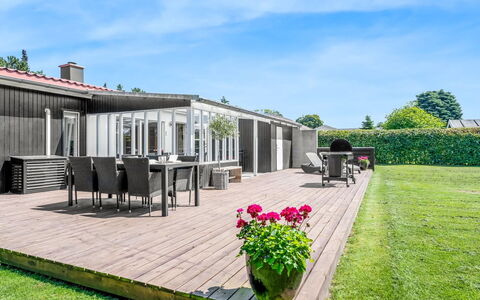 Ansine - 500M from the Sea: Bois, Toit, Architecture, Domicile, Maison, Chalet, Siding, Dur, Pente, Biens