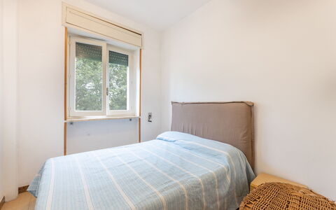 Apartment Living In Baia Verde - Gallipoli: Meubles, Bâtiment, Fenêtre, Confort, Bleu Azur, Bois, Textile, Ombre, Lit