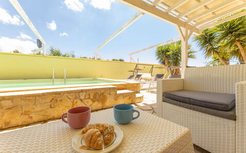 Villetta Estiva With Private Pool Gallipoli: Ciel, Propriété, Meubles, Nuage, Vaisselle, Table, Plante, Mobilier De Jardin, Ombre, Design Intérieur