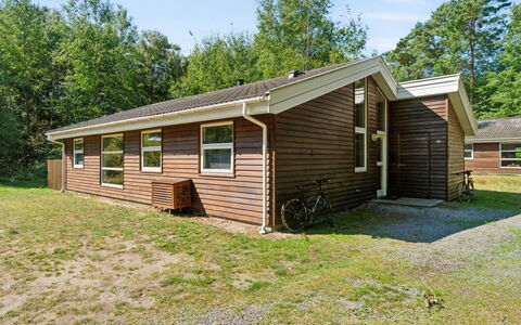Emmie - 1.2Km from the Sea: Toit, Maison, Zone Résidentielle, Domicile, Biens, Chalet, Conception