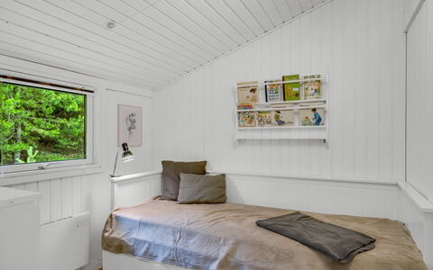 Aleida - 400M from the Sea: Bois, Design Intérieur, Sol, Sol, Chambre, Plafond, Lit, Pièce, Literie, Drap De Lit