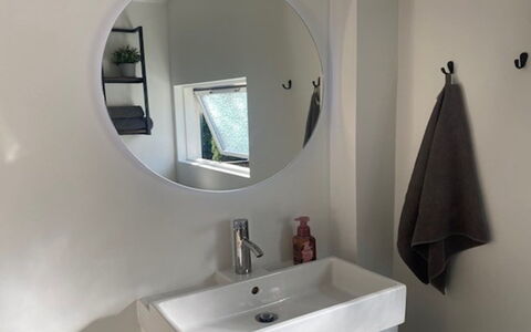 Elnur - from the Sea: Lavabo, Luminaire Plomberie, Miroir, Évier, Design Intérieur, Salle De Bains, Robinet, Plomberie, Sol