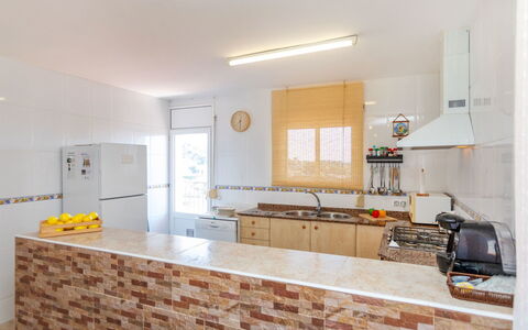 Panoramic: Bois, Sol, Comptoir, Sol, Design Intérieur, Cuisine, Meubles, Domicile, Plafond, Cabinetry