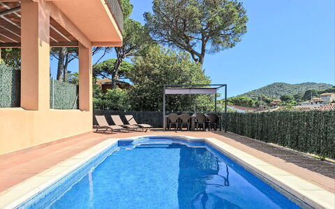 Panoramic: L'Eau, Plante, Ciel, Propriété, Piscine, Bleu Azur, Arbre, Ombre, Loisir, Rectangle