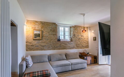 Fanny: Meubles, Design Intérieur, Canapé, Mur, Sol, Bois, Sol, Plafond, Salon, Pièce