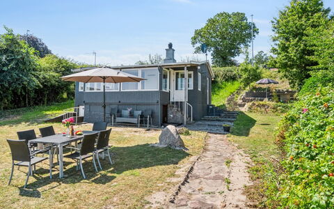 Silke - 10M from the Sea: Arbuste, Lot Terre, Chalet, Jardin, Pelouse, Prairie, Cour, Aménagement Paysager, Batiments Jardin