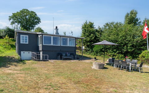 Silke - 10M from the Sea: Meubles, Design Intérieur, Sol, Sol, Plafond, Pièce, Chaise, Table, Appartement, Table Cuisine Et Salle A Manger