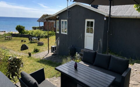 Silke - 10M from the Sea: Meubles, Design Intérieur, Sol, Sol, Plafond, Pièce, Chaise, Table, Appartement, Table Cuisine Et Salle A Manger