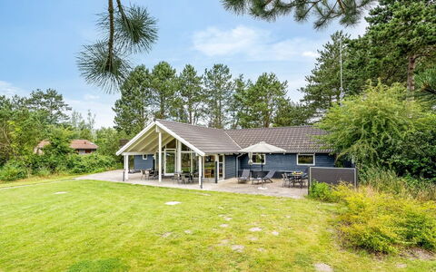 Dorde - 600M from the Sea: Toit, Maison, Domicile, Chalet, Porte, Siding, Plate-Forme, Porche, Planche, Dur