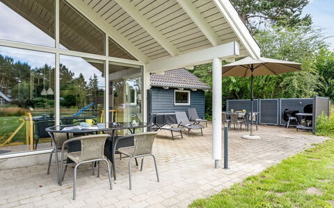 Dorde - 600M from the Sea: Toit, Maison, Domicile, Chalet, Porte, Siding, Plate-Forme, Porche, Planche, Dur