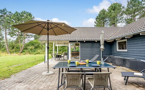 Dorde - 600M from the Sea: Toit, Maison, Domicile, Chalet, Porte, Siding, Plate-Forme, Porche, Planche, Dur
