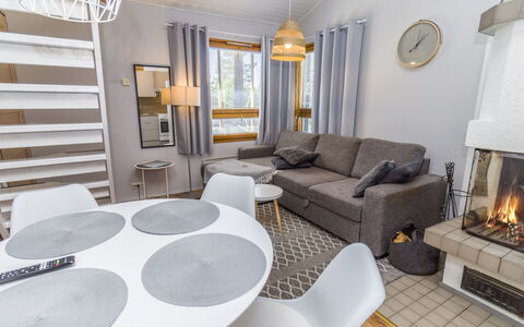 Rukaköngäs 27: Design Intérieur, Meubles, Sol, Bois, Sol, Plafond, Salon, Pièce, Domicile, Éclairage