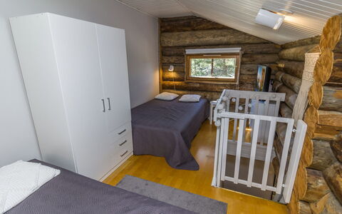 Rukaköngäs 27: Bois, Sol, Tache De Bois, Plafond, Chambre, Dur, Cabane En Rondins, Planche, Lit, Literie