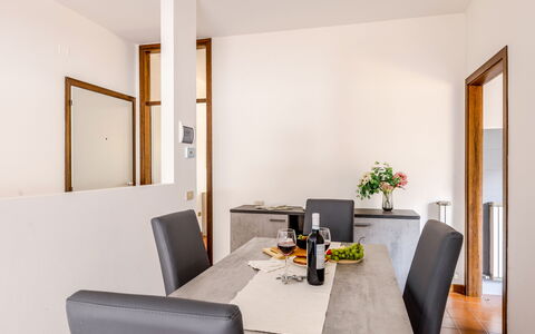 Fano Suite Apartment: Propriété, Meubles, Table, Bâtiment, Pot De Fleur, Plante, Confort, Plante D'Appartement, Orange, Design Intérieur