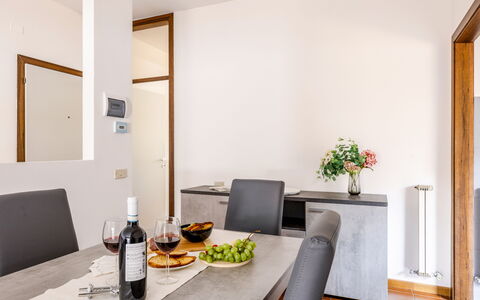 Fano Suite Apartment: Table, Meubles, Vaisselle, Bouteille, Confort, Orange, Pot De Fleur, Plante D'Appartement, Bois, Bâtiment