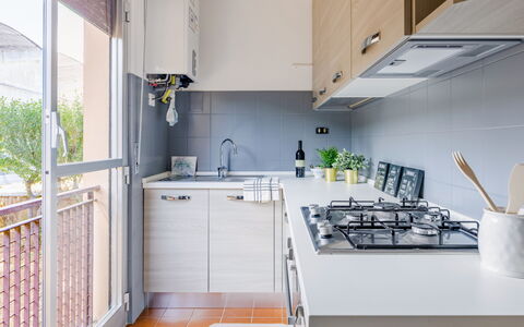 Fano Suite Apartment: Evier, Cabinetry, Bâtiment, Comptoir, Robinet, Évier, Cuisinière, Appareil De Cuisine, Cuisine, Maison