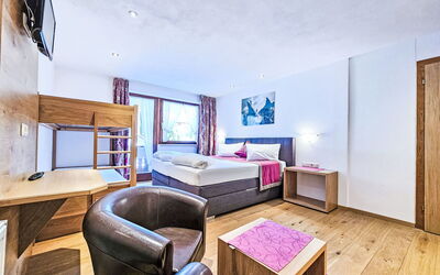 Inn 101.3: Meubles, Confort, Table, Design Intérieur, Bois, Bâtiment, Salon, Sol, Sol, Dur