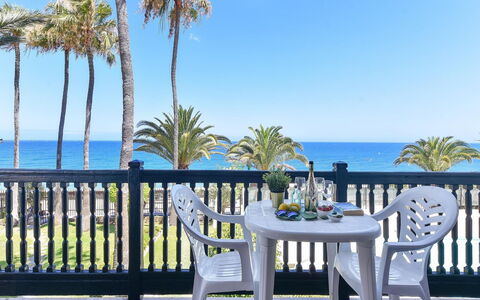 Ocean Views Arpones 16: Ciel, L'Eau, Propriété, Plante, Station Balnéaire, Bleu Azur, Table, Arbre, Mobilier De Jardin, Arecales