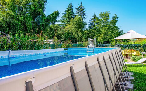 Pinot: L'Eau, Plante, Ciel, Piscine, Bleu Azur, Ombre, Arbre, Eco Hôtel, Mobilier De Jardin, Loisir