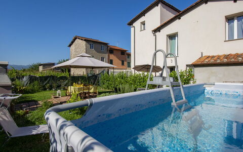 Pinot: L'Eau, Ciel, Plante, Bâtiment, Propriété, Fenêtre, Bleu Azur, Piscine, Maison, Loisir