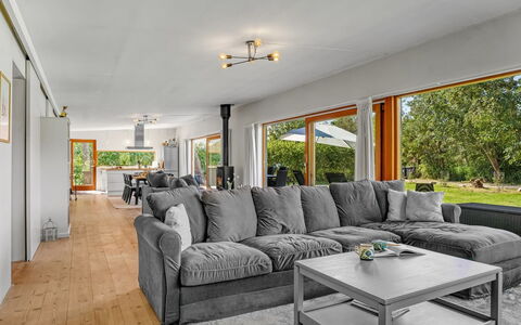 Nielsigne - 1.3Km from the Sea: Toit, Maison, Lot Terre, Domicile, Chalet, Biens, Batiments Jardin, Ombre, Cabane En Rondins, Aménagement Paysager