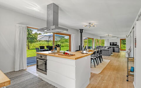 Nielsigne - 1.3Km from the Sea: Toit, Maison, Lot Terre, Domicile, Chalet, Biens, Batiments Jardin, Ombre, Cabane En Rondins, Aménagement Paysager